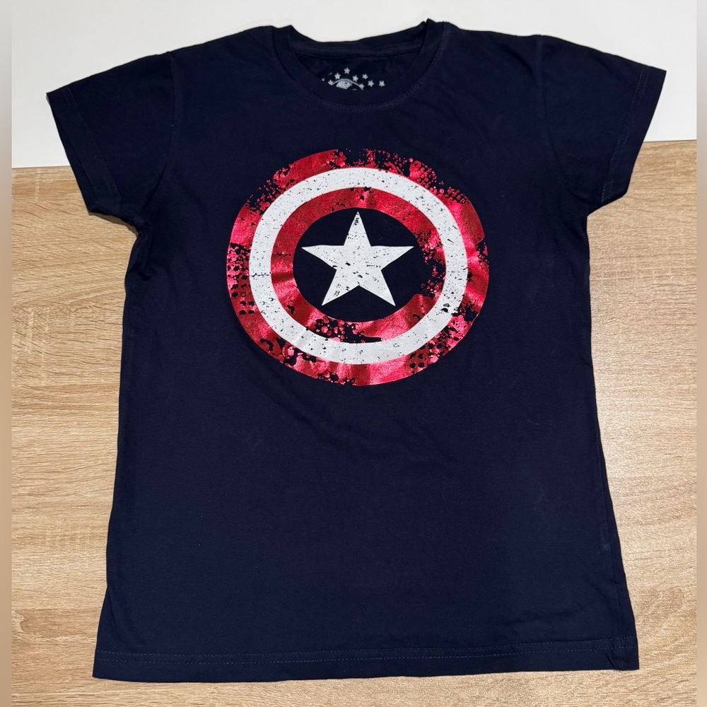 Universal Studios Navy Captain America distressed Shield women’s T-Shirt size M